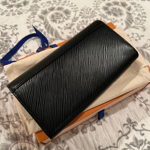 Louis Vuitton Epi Leather Twist Wallet - Picture 4 of 7